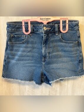 AMERICAN Eagle size 4  Denim Cutoff Shorts in Medium Blue